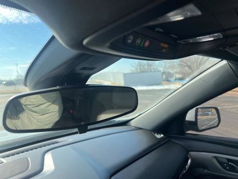 Used 2023 Chevrolet Traverse LT image 40