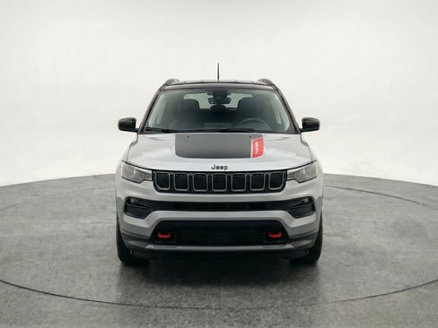 Used 2025 Jeep Compass Trailhawk AWD/4WD image 2