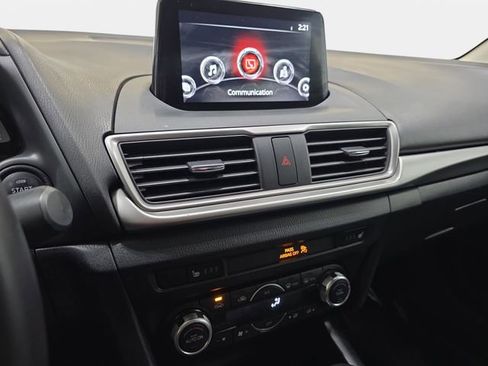 Used 2018 MAZDA MAZDA3 Touring FWD image 19