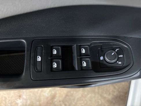 Used 2024 Volkswagen Taos SE image 34