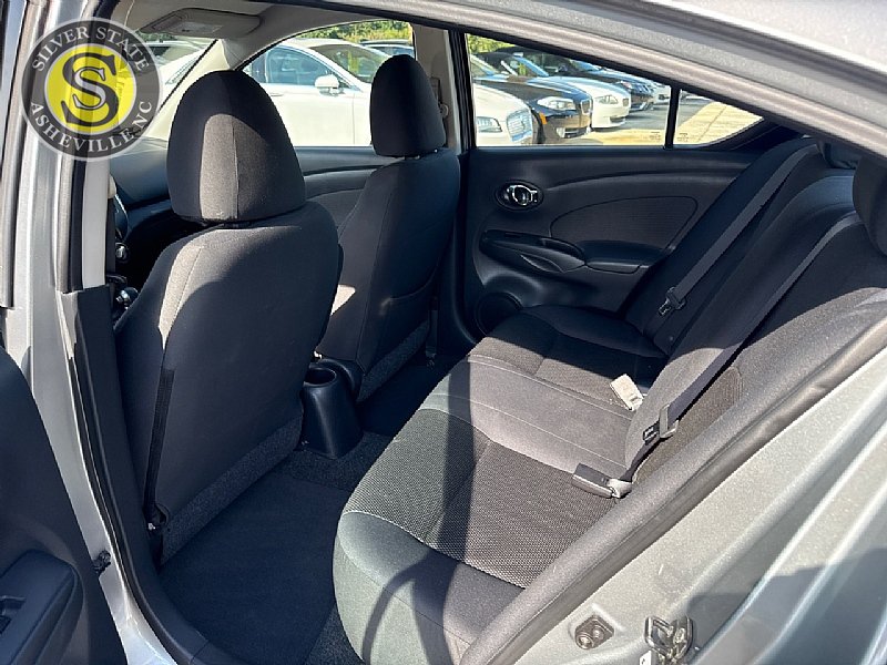 Used 2013 Nissan Versa SV FWD image 12
