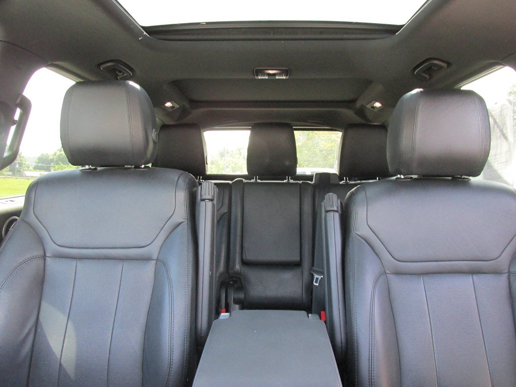 Used 2017 Land Rover Discovery SE AWD/4WD image 12