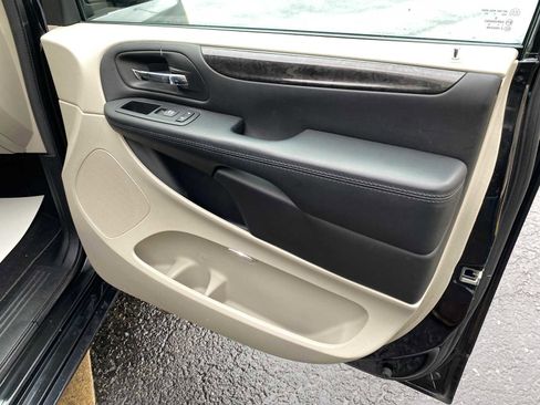 Used 2018 Dodge Grand Caravan SE image 29