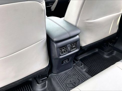Used 2023 Toyota RAV4 XLE Premium image 10