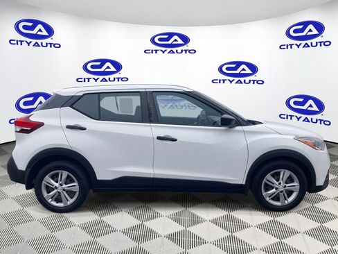 Used 2020 Nissan Kicks S image 2