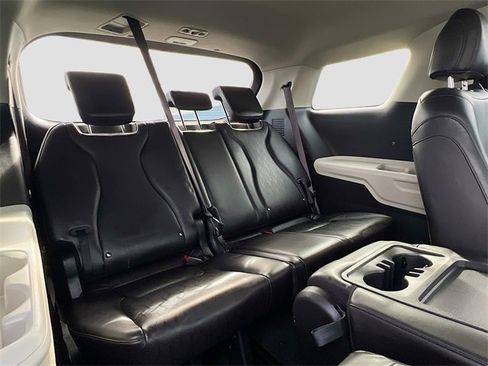 Used 2024 Kia Carnival LX image 26