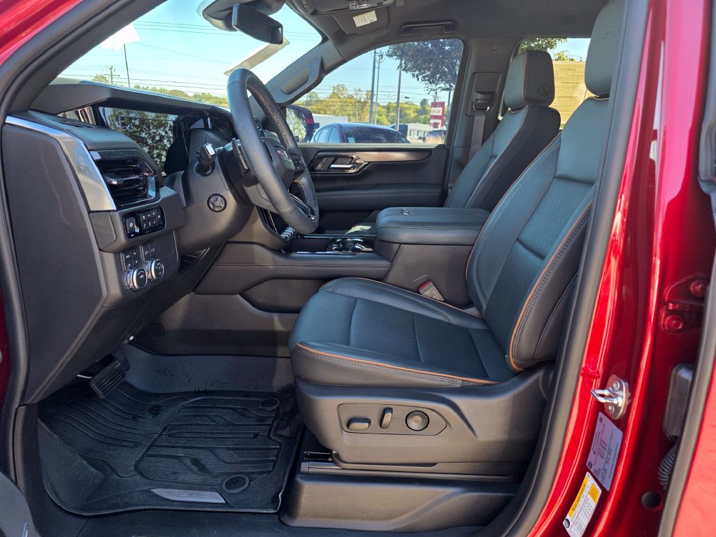 Used 2025 GMC Yukon AT4 AWD/4WD image 15
