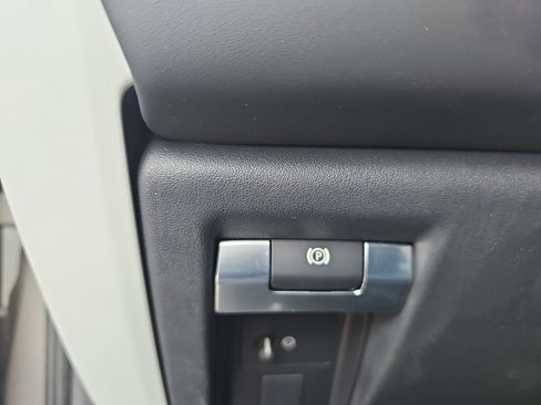 Used 2024 Land Rover Defender 110 X-Dynamic SE image 27