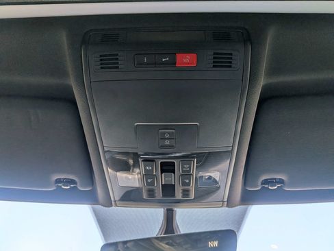Used 2019 Volkswagen Tiguan SEL R-Line AWD/4WD image 25