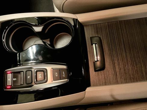 Used 2019 Honda Pilot Touring image 15