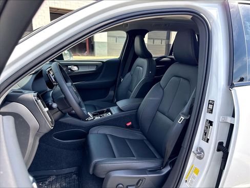 New 2026 Volvo XC40 B5 Ultra w/ Protection Package Premier AWD/4WD image 11