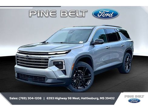 Used 2025 Chevrolet Traverse LT w/ Driver Confidence Package FWD image 10