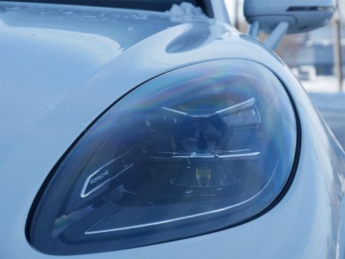 Certified 2025 Porsche Macan image 6