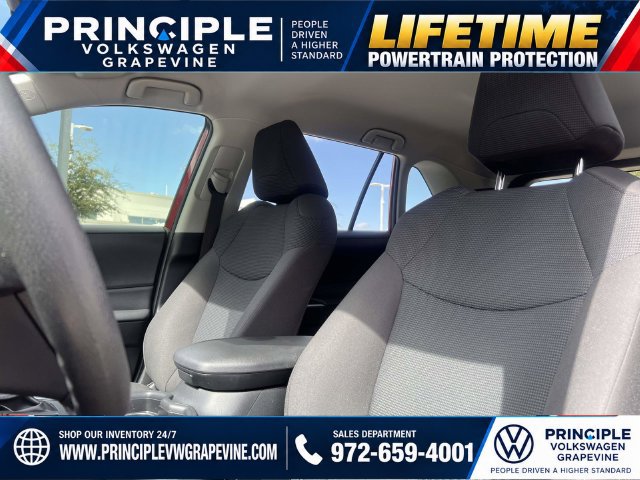 Used 2019 Toyota RAV4 LE FWD image 12