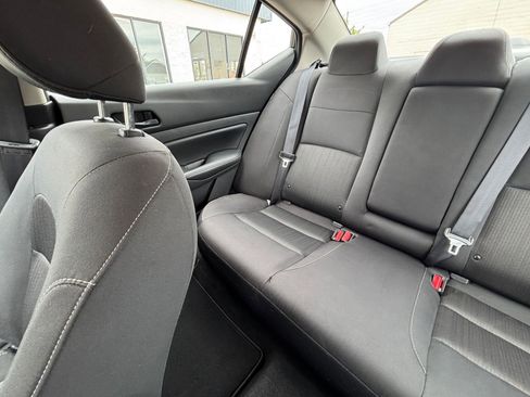 Used 2025 Nissan Altima 2.5 SV FWD image 40