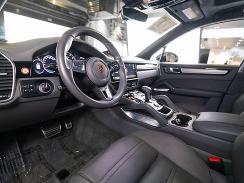 Certified 2022 Porsche Cayenne Turbo AWD/4WD image 4