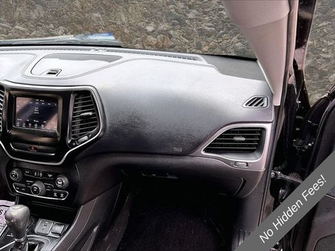 Used 2019 Jeep Cherokee Latitude w/ Cold Weather Group AWD/4WD image 15
