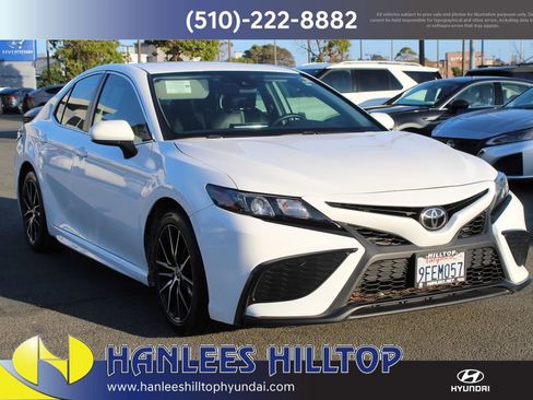 Used 2021 Toyota Camry SE image 5