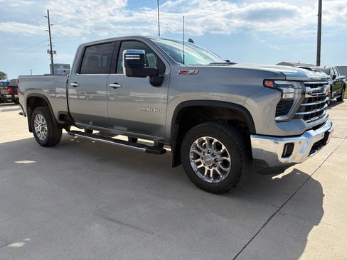 Used 2024 Chevrolet Silverado 2500 LTZ w/ LTZ Plus Package image 8