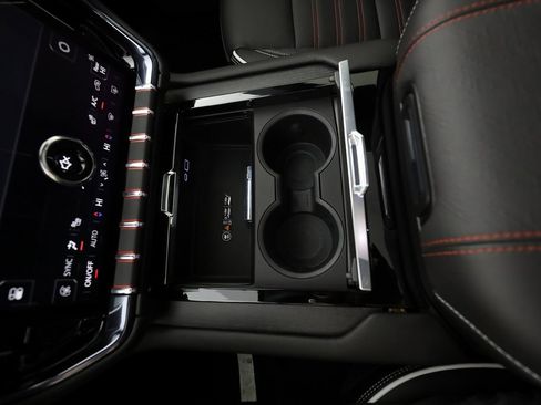 Used 2025 GMC Yukon XL AT4 Ultimate image 41