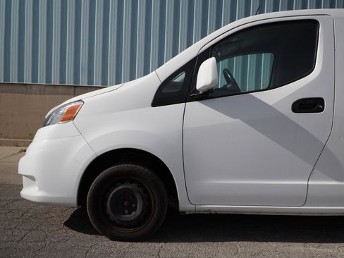 Used 2020 Nissan NV200 SV w/ Sliding Glass Door Package image 13