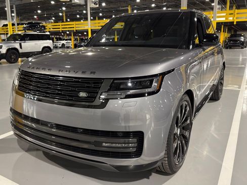 Used 2023 Land Rover Range Rover SE AWD/4WD image 1