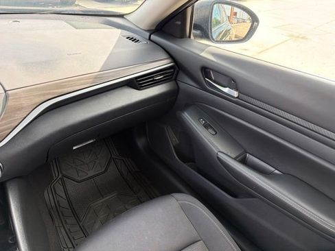 Used 2024 Nissan Altima 2.5 SV FWD image 18