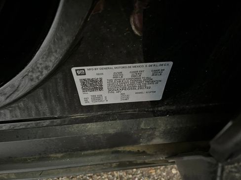 Used 2025 Chevrolet Equinox LT image 29