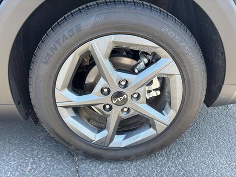 Used 2025 Kia K4 FWD image 29