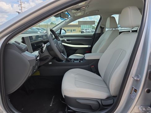 Certified 2026 Hyundai Sonata SE FWD image 7