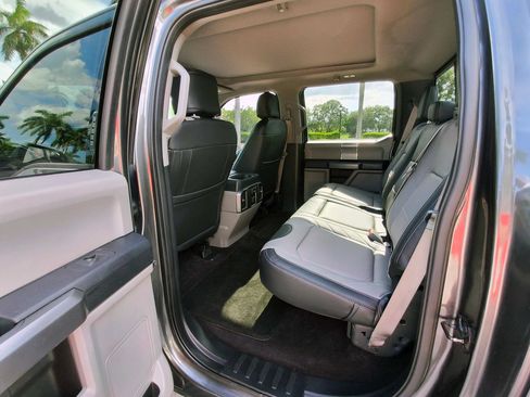 Used 2016 Ford F150 XLT w/ Equipment Group 302A Luxury AWD/4WD image 9