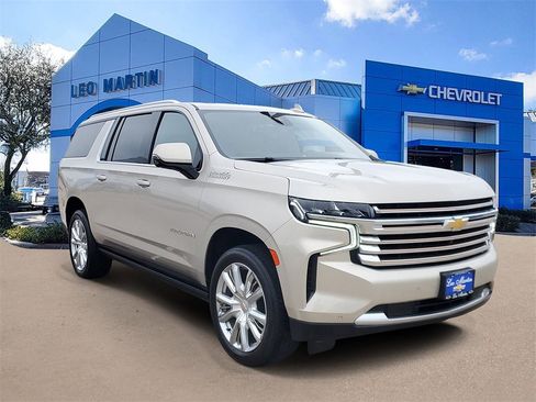 Used 2024 Chevrolet Suburban High Country w/ Premium Package image 2