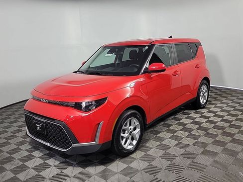 Used 2023 Kia Soul LX w/ LX Technology Package FWD image 12