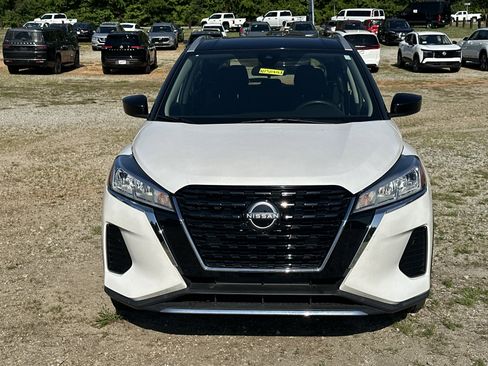 Used 2023 Nissan Kicks SV FWD image 2