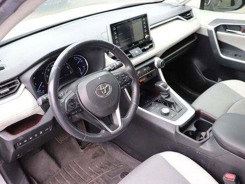 Used 2019 Toyota RAV4 Limited image 10