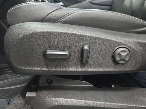 Used 2020 Buick Envision Essence FWD image 31