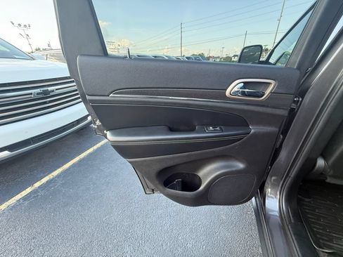 Used 2017 Jeep Grand Cherokee Limited AWD/4WD image 18