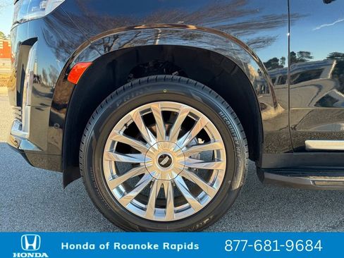 Used 2024 Cadillac Escalade Premium Luxury image 38