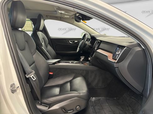 Used 2021 Volvo S60 T6 Momentum AWD/4WD image 18