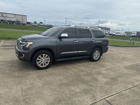 Used 2020 Toyota Sequoia Platinum AWD/4WD image 7