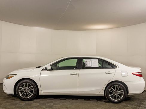 Used 2017 Toyota Camry SE FWD image 16