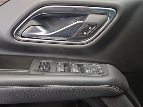 Used 2022 Chevrolet Suburban Premier image 8