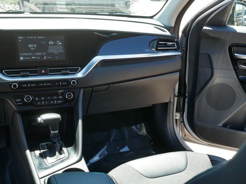 Used 2020 Kia Niro Touring FWD image 22