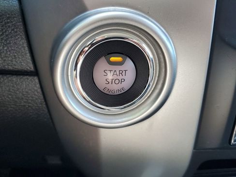 Used 2021 Nissan Titan SV w/ SV Convenience Package image 27