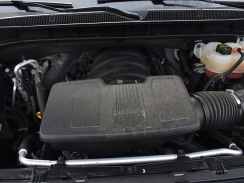 Used 2025 Chevrolet Suburban Z71 image 34