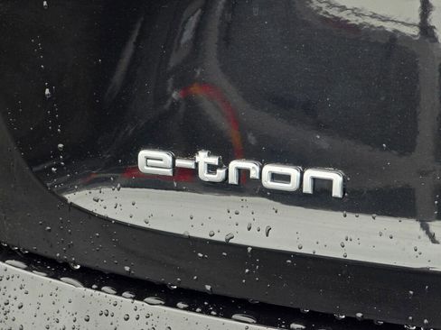 Used 2021 Audi e-tron Premium Plus w/ Premium Plus Package AWD/4WD image 15