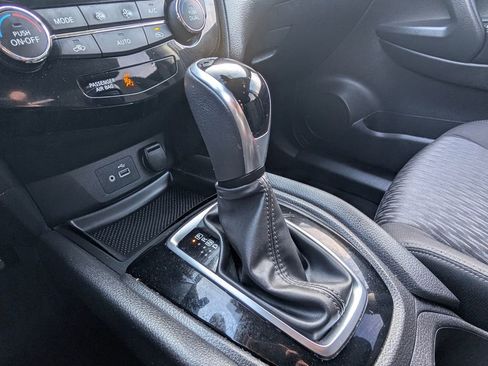 Used 2019 Nissan Rogue SV image 29