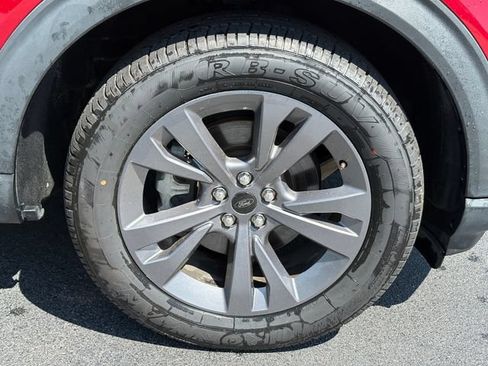 Used 2022 Ford Explorer XLT w/ Equipment Group 202A AWD/4WD image 31