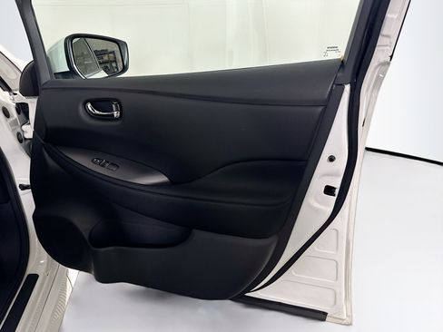 Used 2023 Nissan Leaf S image 30