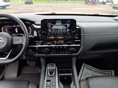 Used 2023 Nissan Pathfinder Platinum w/ Lighting Package (N93) AWD/4WD image 13